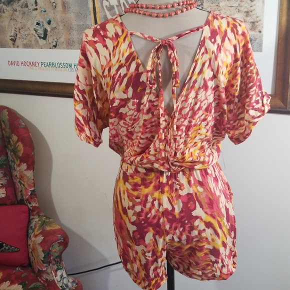 Hot & Delicious pattern romper. Size L Jrs - Picture 6 of 8